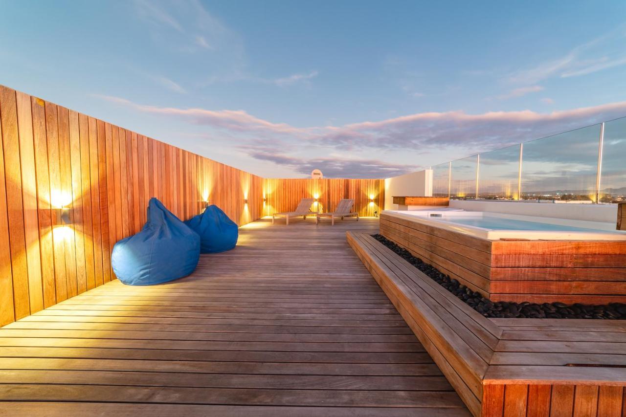 Penthouse 13 - One Bay Residence With Private Rooftop Terrace And Dip In Pool Pereybere Beach Eksteriør billede