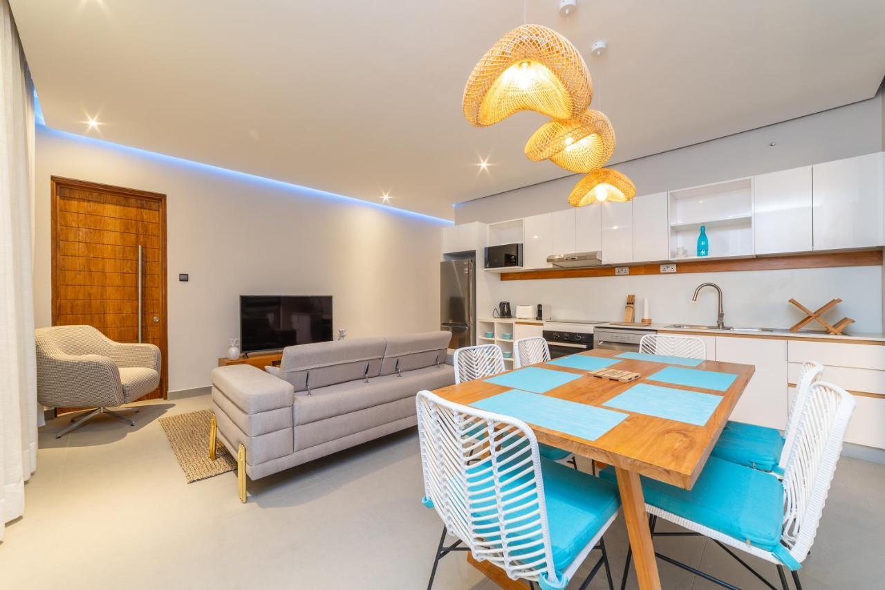 Penthouse 13 - One Bay Residence With Private Rooftop Terrace And Dip In Pool Pereybere Beach Eksteriør billede